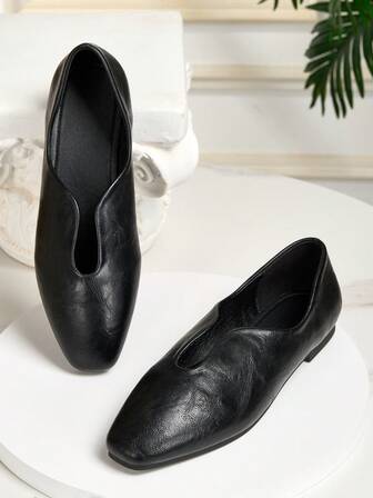 Zapatos casuales de estilo francés retro de punta cuadrada en color negro, versátiles y estilizadores, con diseño calado, adecuados para mujeres en todas las estaciones