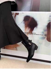 Giày bốt cao gót kitten heel kiểu phương Tây đa năng, khóa kéo bên hông, phong cách công sở Thu/Đông 2026, chất liệu da lộn màu nâu mới, giá 4.89 (500+) - màu đen - Xem 2