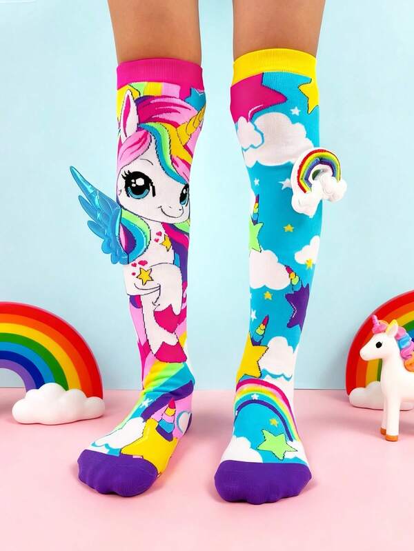 Um par de meias até o joelho com asas de unicórnio coloridas em 3D, perfeitas para os looks de outono e inverno das crianças. Meias infantis. Meias para crianças. Meias divertidas. Ideais para festivais, Ano Novo, atividades ao ar livre, brincadeiras de faz de conta, uso diário, festas e como presentes de Natal.
