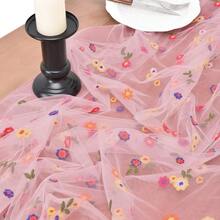 6件套刺绣雏菊花卉桌旗，10英尺花卉薄纱桌巾，节日厨房餐桌装饰，适用于家庭派对室内，派对装饰网纱桌布