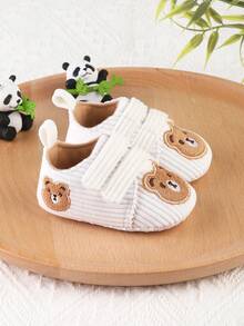 1 Đôi giày thể thao thông thường thiết kế móc và vòng hình gấu hoạt hình dành cho trẻ sơ sinh, phù hợp cho trẻ sơ sinh từ 0-3 tháng tuổi, trẻ mới biết đi, bé trai và bé gái từ 0-1 tuổi, thoải mái cho mùa xuân, mùa thu, mùa đông - trắng - Xem 4