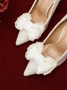 一对高级手工串珠鞋夹。（适用于婚鞋、正式晚宴鞋、服装、帽子）可拆卸基础款，适合婚礼场合。