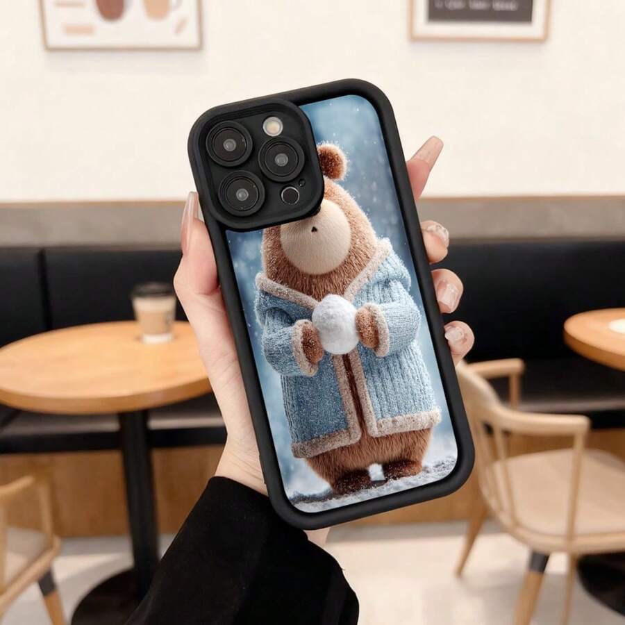 Fundas para telefono de silicona negra con estampado de oso polar en abrigo azul sosteniendo bola de nieve ideal para uso diario en cafes y espacios interiores Aplicable a los teléfonos de la serie Apple y Galaxy - Negro - Ver 1