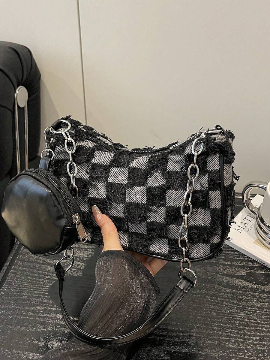1个蓝色牛仔布拉链格纹拼接肩带时尚百搭斜挎包，适合女性日常使用、购物、装钱包，也适合年轻女士、大学生、新婚夫妇、上班族。是办公室、大学、工作、商务、通勤、户外活动、旅行和野餐的理想之选。