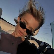 Sunglasses With Oval Frame And Niche Design For Women, High-Quality Small Retro Glasses. - 黑色 - 查看 10