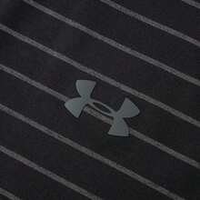 Under Armour Polo de manga corta con rayas de la gira de playoffs para hombres, negro, entrenamiento deportivo casual 1351130-001
