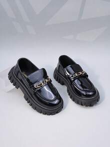 Nuovi mocassini in pelle casual da ragazza con suola spessa, scarpe con plateau nere antiscivolo in stile britannico per bambini, Oxford lucidi con plateau piatti da principessa per ragazze