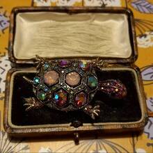 1 Piece OESDPHS Baroque Luxury Turtle-Shaped Brooch - Elegant Multicolor (Red, Green, Blue, Gold, Brown, Black, White, Transparent) Shiny Shell With Black Center, Irregular Shape, Suitable For Weddings, Parties, Casual Outfits - Unisex Accessories, Unique Gift Idea, Vintage Style Design, Paired With Bright Colorful Gemstones And Gold Embellishments - Brooch - Kiểu 1 - Xem 6
