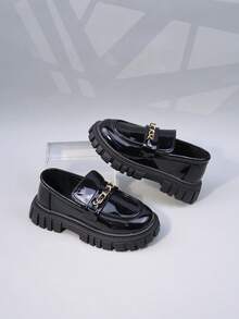 Nuovi mocassini in pelle casual da ragazza con suola spessa, scarpe con plateau nere antiscivolo in stile britannico per bambini, Oxford lucidi con plateau piatti da principessa per ragazze