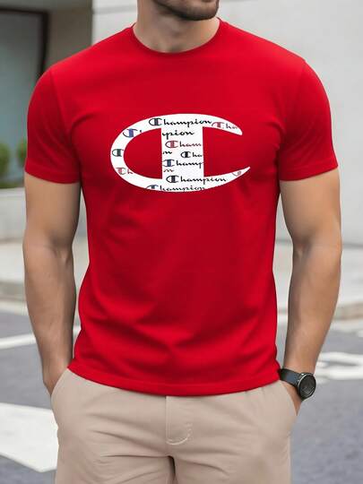 Símbolo grande formado por una letra C que representa la fuerza y la confianza masculina con múltiples palabras Champion impresas dentro del emblema en tonos vivos que evocan energía superación y orgullo personal camiseta de hombre talla grande 100% algodón