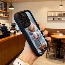 Fundas para telefono de silicona negra con estampado de oso polar en abrigo azul sosteniendo bola de nieve ideal para uso diario en cafes y espacios interiores Aplicable a los teléfonos de la serie Apple y Galaxy - Negro - Ver 6