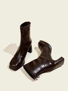Botas Ankle Femininas Marrons, Salto Quadrado de 8cm, Salto Bloco Confortável, Zíper Traseiro, Botas Plataforma de Salto Grosso Slim - Castanho - Visão 5
