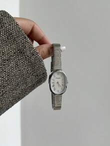 1 pieza Reloj de cuarzo ovalado dorado/blanco con una exquisita escala de números romanos, adecuado para regalos de cumpleaños/Año Nuevo/Navidad - Plateado - Ver 5