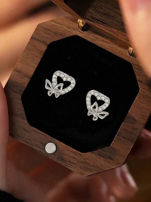 1 par de pendientes con diseño de corazón y mariposa, de estilo pequeño y minimalista, adornados con delicados rhinestones, con una sensación de lujo - regalo ideal para mujeres