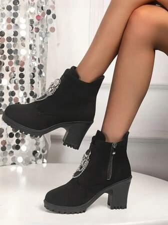 1 par enfärgade, moderiktiga, casual, pendling, utomhus, korta damstövlar med dragkedja i sidan och spännestängning, lämpliga för semester, fest, utomhus, tunna termofodrade, året runt, vattentäta, grov klack, hög klack till halva vaden, snygga svarta stövlar