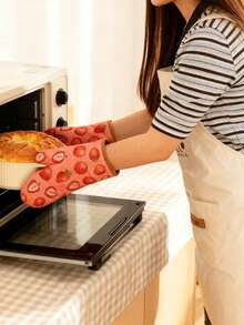 1pair Household Kitchen Thickened Oven Gloves, Quilted Checkered Heat-Resistant Gloves, High-Temperature Resistant Baking Microwave Gloves, Microwave Heat-Resistant Gloves, Heat-Resistant Oven Gloves, High-Temperature Resistant Kitchen Baking Gloves - Multicolor - View 2