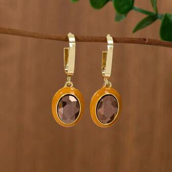 一对时尚优雅的珐琅玻璃水钻几何图案吊坠耳环，适合女性日常或派对佩戴，手工制作，形状、颜色和花卉图案位置各异。