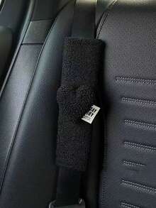 Acessórios para Carro Femininos, Acessórios para Carro, Protetores de Ombro para Cinto de Segurança em Formato de Coração Estilosos, Protetores de Ombro para Cinto de Segurança de Pelúcia Premium Macios para Mulheres, Proteja seus Ombros. Acessórios Fofos para Interior de Carro - Disponível em Preto e Rosa - Adicione um Toque de Calor ao seu Carro. Um Protetor de Ombro Decorativo e Doce é um Ótimo Presente para Amigos e Familiares. - Multicolorido - Visão 4
