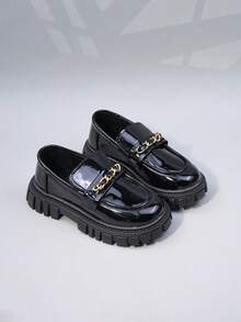 Nuovi mocassini in pelle casual da ragazza con suola spessa, scarpe con plateau nere antiscivolo in stile britannico per bambini, Oxford lucidi con plateau piatti da principessa per ragazze