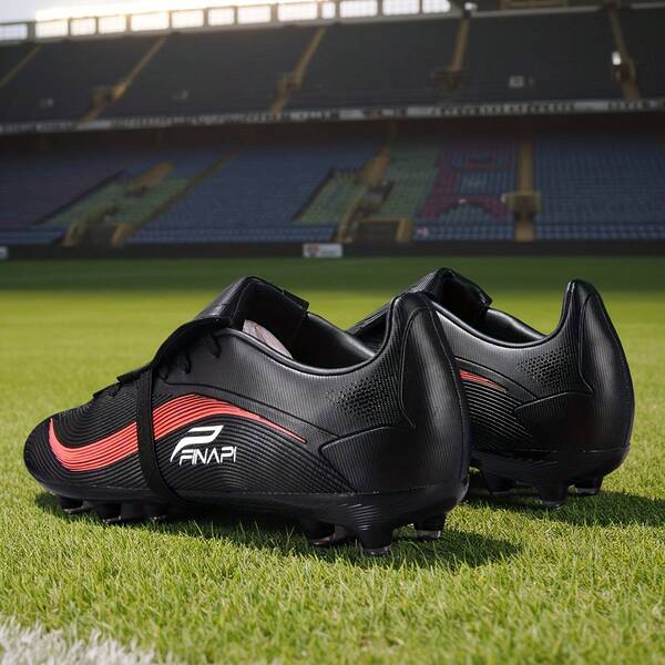 1 paire de chaussures de football pour adultes (homme/femme), modèle bas, idéales pour la compétition en extérieur. Pointures larges. Crampons antidérapants et résistants à l'usure (AG/FG), adaptés aux terrains souples en gazon naturel. Chaussures d'entraînement en cuir, à lacets, légères et performantes, antidérapantes. Modèle professionnel, vente directe d'usine. Plusieurs coloris disponibles.