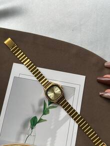 Este reloj de cuarzo cuadrado de bambú dorado/plateado es adecuado para el uso diario y también es un regalo perfecto para cumpleaños y Navidad. - Dorado - Ver 2