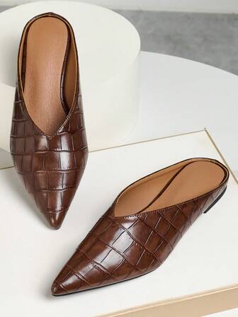 Pantuflas de punta cerrada de estilo francés chic de alta gama con estampado de cuadros para mujeres, nuevo estilo adecuado para vestidos, sandalias de mujer huecas y de moda para exteriores, para todas las estaciones