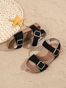 Ein Paar zweifarbige Schnallen-Boken-Sandalen für Kinder, bequem, lässig und langanhaltend, eine ausgezeichnete Wahl für den täglichen Gebrauch, das Schulleben, Strandausflüge und Geburtstagsfeiern. Sie lassen sich leicht zu allen Arten von Outfits kombinieren.