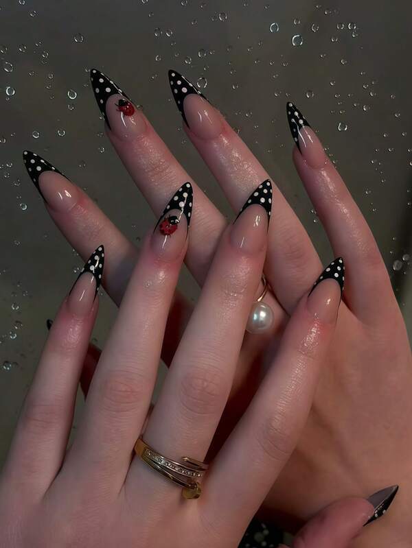 24 sztuki czarno-białych francuskich, średnich, migdałowych naklejek na paznokcie z motywem biedronki, wielokrotnego użytku, wyjątkowe naklejki do zdobienia paznokci, odpowiednie dla dziewcząt/kobiet, aktorek, występów scenicznych, festiwali, przyjęć, wesel, codziennego noszenia