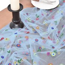 6件套刺绣雏菊花卉桌旗，10英尺花卉薄纱桌巾，节日厨房餐桌装饰，适用于家庭派对室内，派对装饰网纱桌布