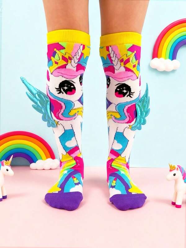 Um par de meias até o joelho com asas de unicórnio coloridas em 3D, perfeitas para os looks de outono e inverno das crianças. Meias infantis. Meias para crianças. Meias divertidas. Ideais para festivais, Ano Novo, atividades ao ar livre, brincadeiras de faz de conta, uso diário, festas e como presentes de Natal.