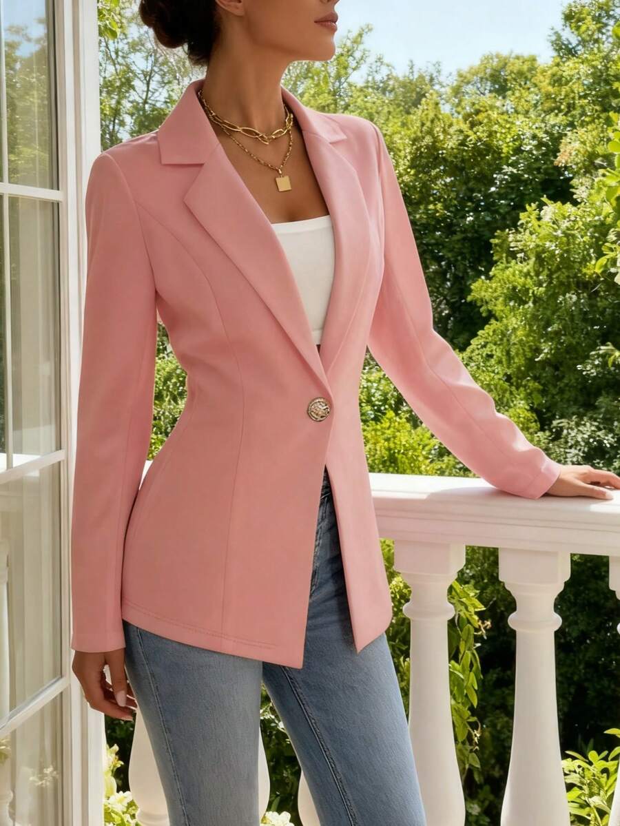 This Is A Women's Blazer. It Features A Notched Lapel, A Single Decorative Button At The Front, And Long Sleeves. It Has A Tailored Fit That Accentuates The Waist. It Can Be Paired With A White Top And Jeans, And Accessorized With Layered Gold Necklaces For A Stylish Look. - 粉色 - 查看 1