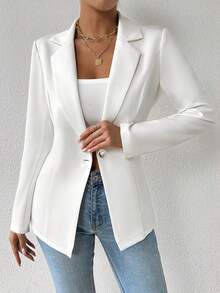 This Is A Women's Blazer. It Features A Notched Lapel, A Single Decorative Button At The Front, And Long Sleeves. It Has A Tailored Fit That Accentuates The Waist. It Can Be Paired With A White Top And Jeans, And Accessorized With Layered Gold Necklaces For A Stylish Look. - 白色 - 查看 6