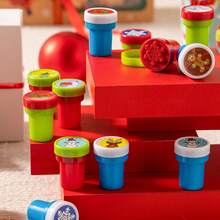 TendenciaJOYIN 48 Piezas Surtido de Sellos Navideños Sellos de Tinta para Niños para Fiestas Navideñas, Rellenar Calcetines, Manualidades Infantiles, Premios y Regalos EscolaresCalidad premium - 1 - Ver 7