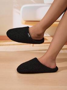 1双春夏情侣创意刺绣字母拖鞋，安静室内复古平底套脚拖鞋，吸湿透气四季家居鞋，纯色闭趾经典平底拖鞋，防滑室内家居男女通用拖鞋