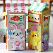 2000 piezas de cuentas Perler de 2.6mm de color rosa en botellas pequeñas recargables, ligeras y portátiles, adecuadas para hacer accesorios DIY y pequeñas decoraciones artesanales