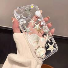 Una funda transparente para iPhone con un diseño simple y elegante, decorada con patrones de estrellas de mar, cocoteros y conchas. - Colores mixtos - Ver 2
