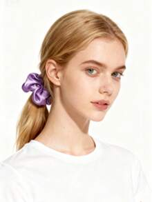 Double-Sided Simulated Silk Unisex Eye Mask Solid Color Satin Hair Ties Slow Rebound Noise-Canceling Bullet Earplugs . Light-Blocking Non-Pressure Eye Mask . Eye Mask Blocks Light ; Hair Ties Hold Hair Firmly; Earplugs Reduce Noise. All Reusable, Easy To Carry. Perfect For Home Sleep