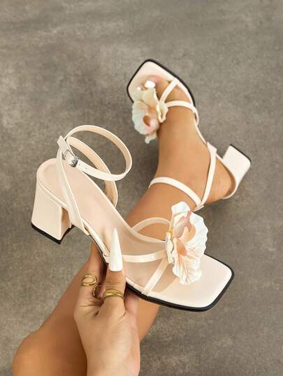 صنادل نسائية ذات كعب سميك مربع الأصبع مع أربطة متقاطعة على الكاحل، أنيقة للمناسبات الرسمية وجذابة لحفلات الربيع/الصيف والنوادي الليلية، مصنوعة من مواد ناعمة ومريحة ذات سطح مرآة عالي الجودة