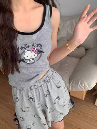 Sanrio 2 件女式 Hello Kitty 卡通印花短袖上衣和短裤睡衣套装，舒适宽松，适合所有季节，两件套