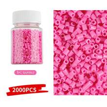 2000 piezas de cuentas Perler de 2.6mm de color rosa en botellas pequeñas recargables, ligeras y portátiles, adecuadas para hacer accesorios DIY y pequeñas decoraciones artesanales