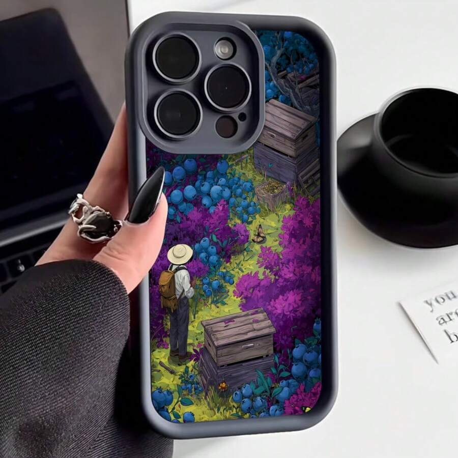 Cubierta de teléfono con diseño de dibujos animados para iPhone color negro con estampado de jardín mágico y personaje caminando entre flores púrpuras y cajas de madera ideal para uso diario y protección del dispositivo - Blanco - Ver 1