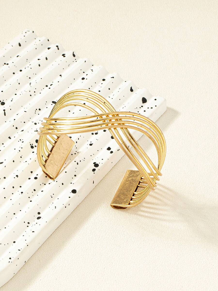 1pc Fashionable 2025 New Hollow Bracelet For Women, Suitable For Party, Daily Wear, Wedding, Valentine's Day Gift