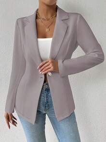 This Is A Women's Blazer. It Features A Notched Lapel, A Single Decorative Button At The Front, And Long Sleeves. It Has A Tailored Fit That Accentuates The Waist. It Can Be Paired With A White Top And Jeans, And Accessorized With Layered Gold Necklaces For A Stylish Look. - 灰色 - 查看 6