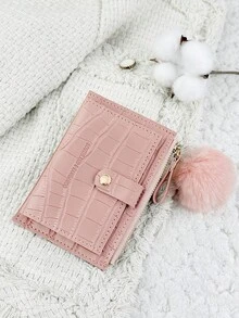 SOUTHLAND&KANGAROO Ví đựng thẻ thời trang này có điểm nhấn là quả bông trang trí, nắp gập dập nổi họa tiết da cá sấu và khóa bấm dập nổi hình đá. Ví mỏng nhẹ, dễ mang theo, có thể đựng tiền mặt, chứng minh thư, thẻ tín dụng và tiền xu. Đây là món quà lý tưởng cho sinh nhật, kỷ niệm, Giáng sinh, Ngày Valentine và các dịp khác dành cho người thân yêu, phụ nữ, các cô gái, thanh thiếu niên, sinh viên đại học, học sinh, dùng kèm ba lô, đồ dùng học tập và đồ dùng tựu trường. - Hồng - Xem 7