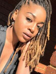 0.6厘米宽，10股真人发辫接发，男女通用，全头手工制作，永久性脏辫接发，可染色、漂白、卷曲、打结，自然黑渐变草莓金。 - S1/27 - 查看 7