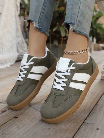女士新款平底系带拼接几何图案休闲鞋，军绿色低帮百搭鞋款，适合户外、街头、校园、休闲、运动鞋等各种场合，四季皆宜，现代时尚优雅风格
