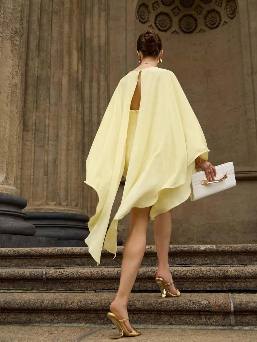 Women's Short Dress With Asymmetrical Sleeves And Capes - 淺黃色 - 查看 1