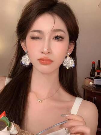 女士复古雪花耳环，优雅雪花吊坠 - 时尚冬季饰品，适合日常和派对佩戴，四季皆宜的百搭配饰，圣诞花环耳环，高品质设计，完美的节日礼物