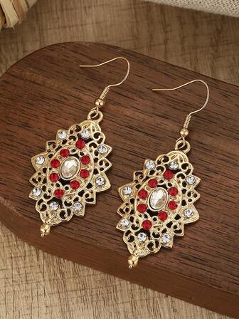 一对复古镂空图案镶钻女士时尚耳坠，适合宴会、派对、情人节、圣诞节、送礼和日常佩戴。