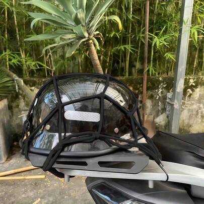 1个黑色摩托车/自行车后架货物网，头盔和行李收纳网，弹性弹力绳货物网，采用弹性橡皮筋设计，弹性好、经久耐用，可承重30cm*30cm，带弹性固定带的摩托车头盔网，收纳网